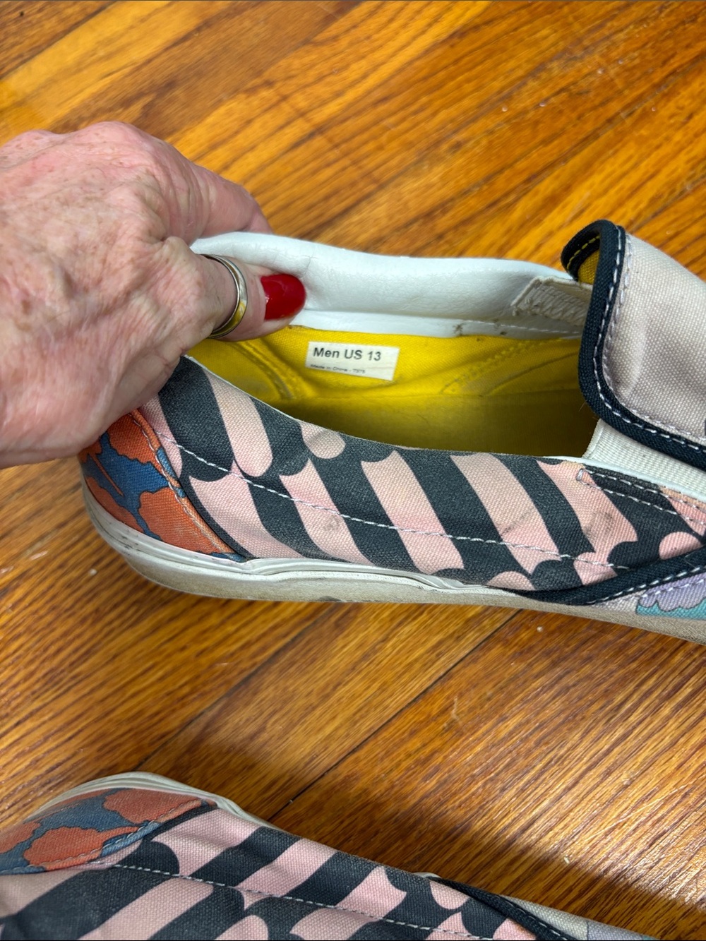 Vans men’s Slip-On Sneakers in yellow submarine Graphic - Picture 5 of 5